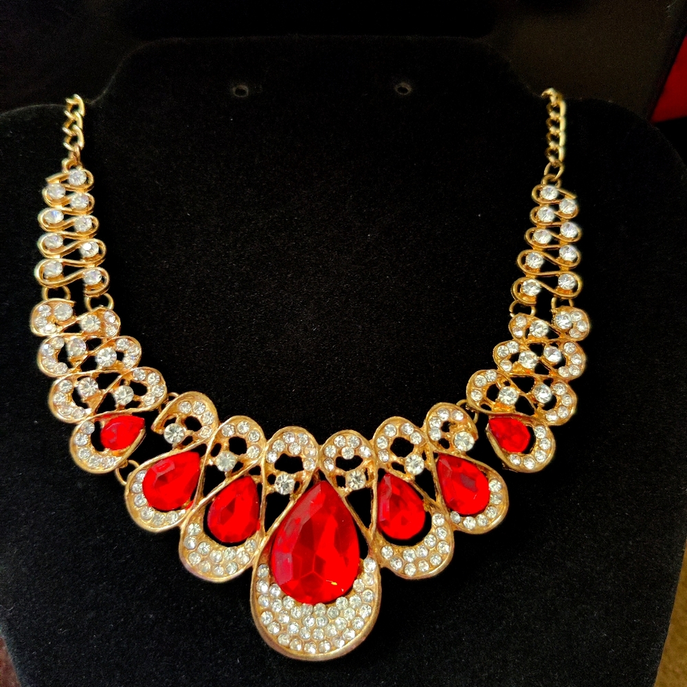 Stunning Rhinestone necklace/ earring set - Picture 2 of 3